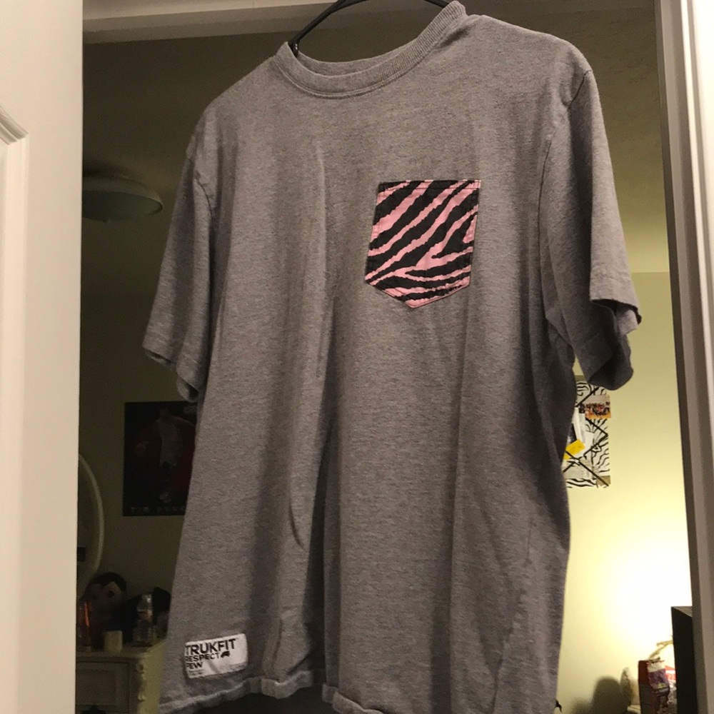 Grey tee with pink zebra print pocket